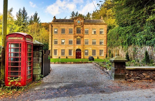 Macclesfield House | Wonderful villa for 19 people with private pool, hot tub, WIFI, terrace and parking