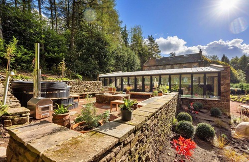 Macclesfield House | Wonderful villa for 19 people with private pool, hot tub, WIFI, terrace and parking