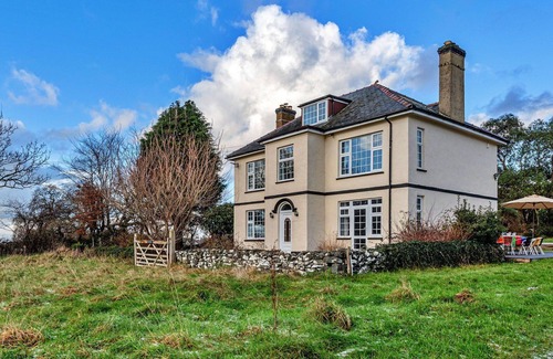 Dyffryn Ardudwy House | Wonderful villa for 11 guests with WIFI, terrace and pets allowed