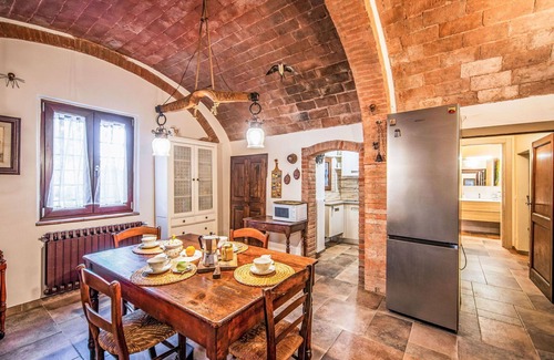 Poggibonsi Villa | Wonderful villa for 6 guests with WIFI, A/C, TV, pets allowed and panoramic view