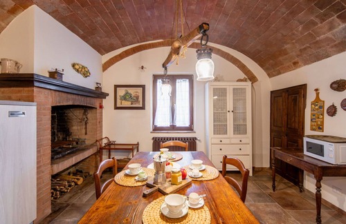 Poggibonsi Villa | Wonderful villa for 6 guests with WIFI, A/C, TV, pets allowed and panoramic view