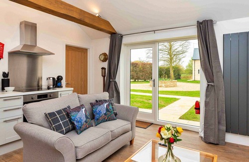 Thurlby House | Wonderful villa for 2 people with WIFI, terrace and pets allowed
