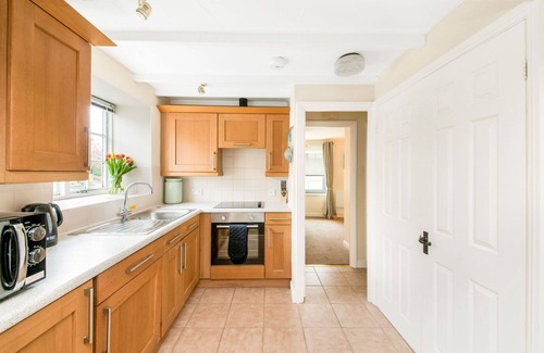 Thirsk House | Wonderful villa for 6 guests with WIFI, pool, hot tub, terrace and parking