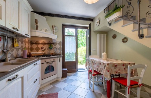 Montaldo Roero House | Wonderful villa for 8 guests with TV, balcony and pets allowed