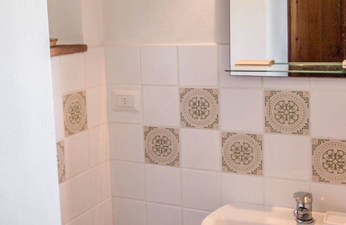 Radda in Chianti Villa | Wonderful villa for 6 guests with WIFI, TV, terrace, pets allowed, panoramic view and parking