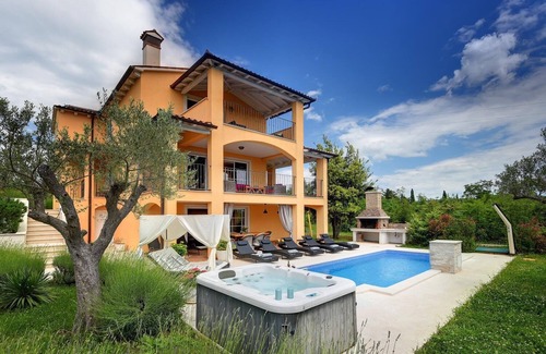 Rakalj House | Wonderful villa with pool, jacuzzi, sauna, gym