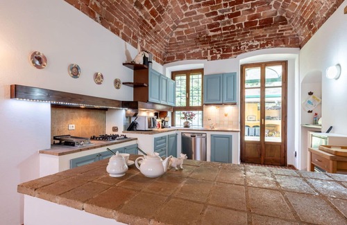Asti Villa | Wonderful villa with private pool, A/C, TV, patio, pets allowed, panoramic view and parking