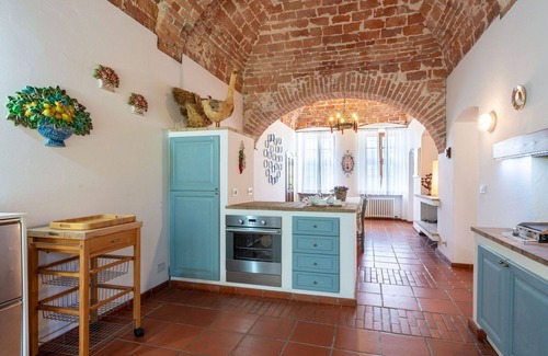 Asti Villa | Wonderful villa with private pool, A/C, TV, patio, pets allowed, panoramic view and parking
