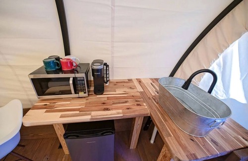 Benton House | Wonderful Wagon Rental with Fire Pit Surrounded by Nature in Tennessee