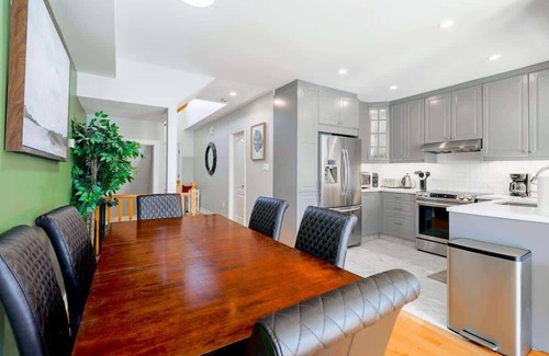Vaughan House | Wonderland View Home