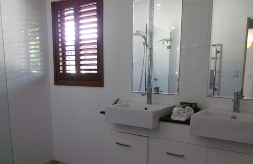 Wongaling Beach Apartment | Wongalinga Absolute Beachfront 2 Bedroom