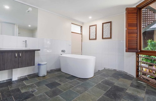 Wongaling Beach Apartment | Wongalinga Absolute Beachfront 3 Bedroom