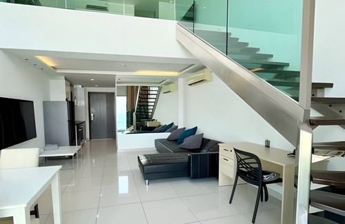 North Pattaya Condo | Wongamat Beachfront Rooftop Pool Escape