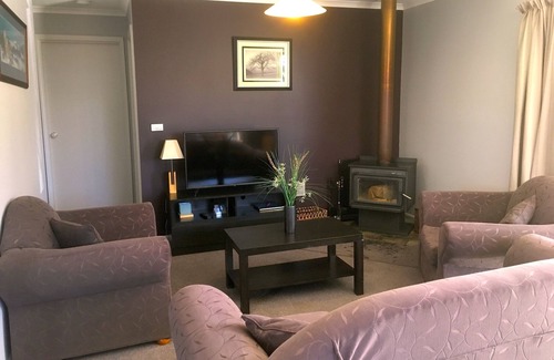 Jindabyne Cottage | Woodbury Park Jindabyne - luxury purpose built kennel for fur guests