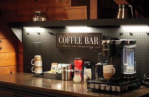 Yorkville Cabin | Wooded 2 Home Getaway, Private Pickleball Court, 2 Hot Tubs, Fire Pit, Games