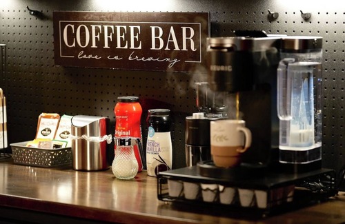 Yorkville Cabin | Wooded 2 Home Getaway, Private Pickleball Court, 2 Hot Tubs, Fire Pit, Games