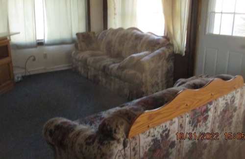 Townsend House | Wooded acre, attached garage plus attached lean-to.