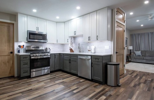 Yorkville House | Wooded Pickleball Retreat, Wildlife Viewing, Hot Tub, Fire Table, Pet Friendly