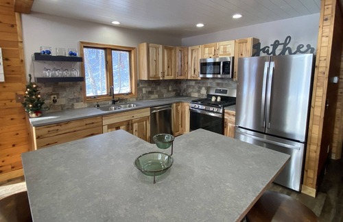 Hazelhurst Ski Chalet | Wooded retreat close to all trails