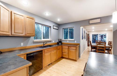 Sandpoint House | Wooded Wonder