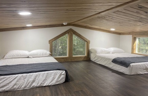 Pottsboro Cabin | Wooded Wonderland on Lake Texoma-Black Cabin