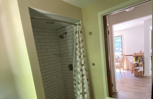 Landrum House | Wooded Wonderland - TEIC, Tryon, Landrum - CLOSE!!
