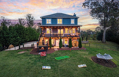 Leicester House | Woodford Retreat – Luxe Mountain Escape w/Theater, Game Room, Hot Tub & Views