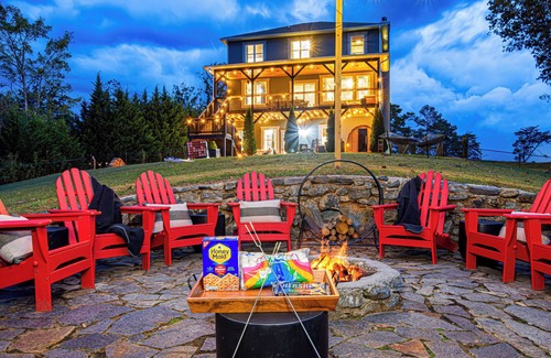 Leicester House | Woodford Retreat – Luxe Mountain Escape w/Theater, Game Room, Hot Tub & Views