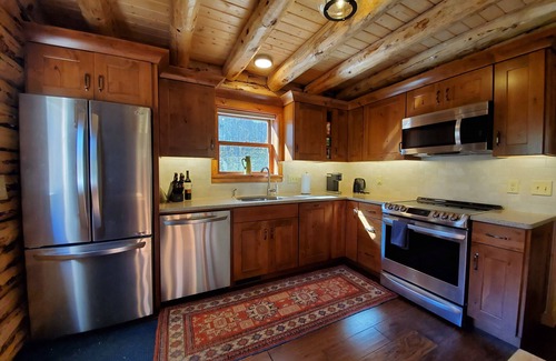 Otis Cottage | Woodland Cottage (EST. 2020) Convenient, private, family friendly