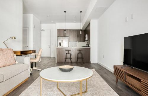 Warner Center Apartment | Woodland Hills 2BR w Pool Gym nr Warner Center LAX-663