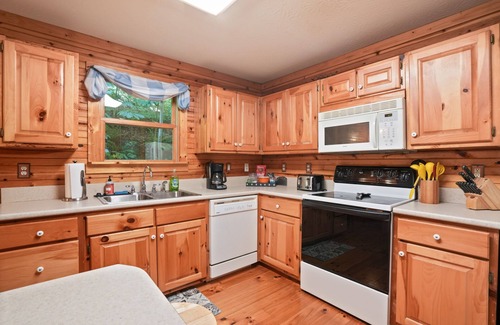 Rockbridge Cabin | Woodland View - Hidden Falls Retreat