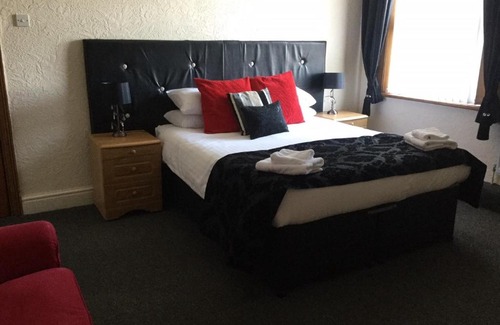 Crosby House | Woodlands Guest House
