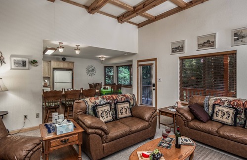 Cloudcroft Ski Chalet | Woodlands Way Chalet- A cozy get-away in Cloudcroft NM.n