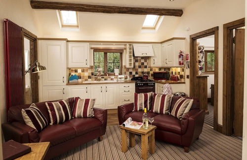 Woodmansey House | Woodmansey Caravan Sleeps 6 (3 Bedrooms), E18808