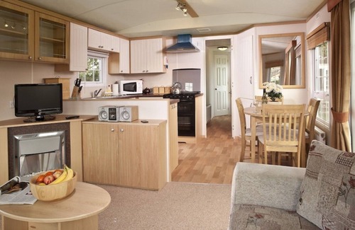 Woodmansey House | Woodmansey Caravan Sleeps 6 (3 Bedrooms), E18808