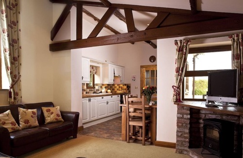 Woodmansey House | Woodmansey Caravan Sleeps 6 (3 Bedrooms), E18808
