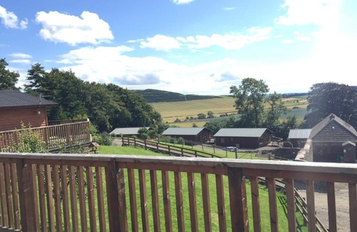 Cupar House | Woodpecker Lodge with Hot Tub near Cupar Fife