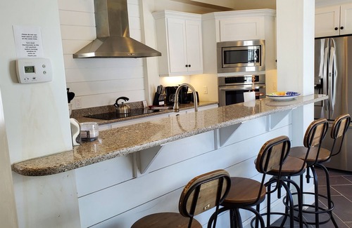 Laurens House | Woods Hollow - Upscale renovated home, minutes to All-Star Village