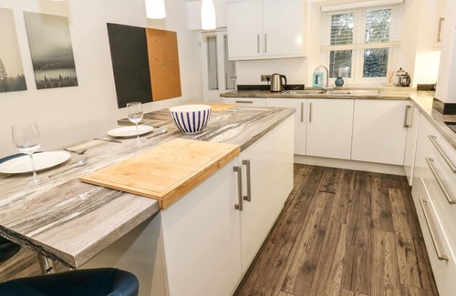 Dobcross House | WOODS LANE COTTAGE, pet friendly, with open fire in Dobcross, Oldham
