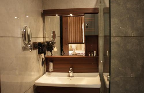Virarajendrapet Hotel | Woods N Wilds