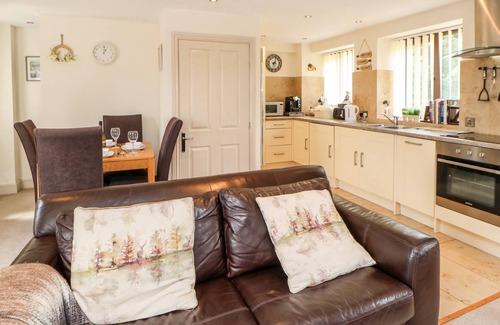 Grewelthorpe Cottage | WOODSIDE COTTAGE, pet friendly, with open fire in Grewelthorpe