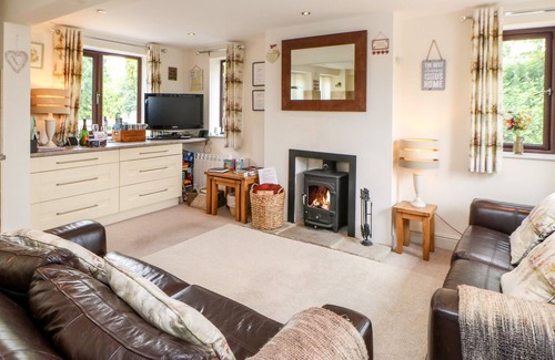 Grewelthorpe Cottage | WOODSIDE COTTAGE, pet friendly, with open fire in Grewelthorpe