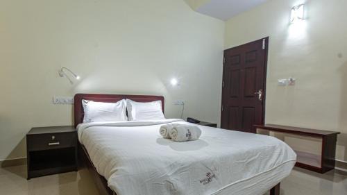 Thekkady Hotel | Woodside residency