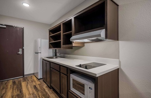 Colgate Hotel | Woodspring Suites Milwaukee - Menomonee Falls