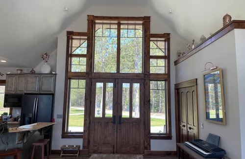 Kingsley House | Woodsy and Private- Dream House on a 7 Acre Pond
