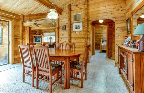 Sisters Cabin | Woodsy Home w/Private Hot Tub & Treehouse - Near Pool