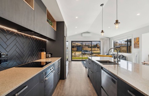 Lowburn House | Wooing Tree Beauty - Cromwell Holiday Home