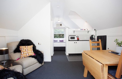 Woolwich Apartment | Woolwich Studio Bliss, Private Oasis by the Water