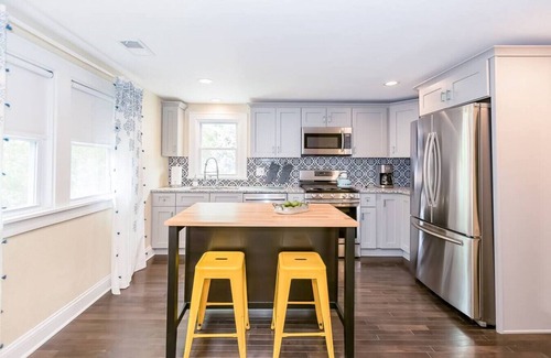 Kansas City Apartment | Work & Relax in KC: Comfortable 2nd Floor Apt (2BR/2BA)| Near Plaza