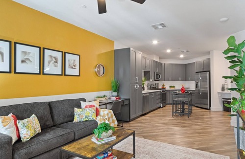 North Scottsdale Condo | ※Work + Relax ※Pool Access ※ In-Unit Laundry